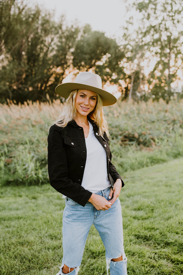 HOW TO STYLE OUR JEAN JACKET