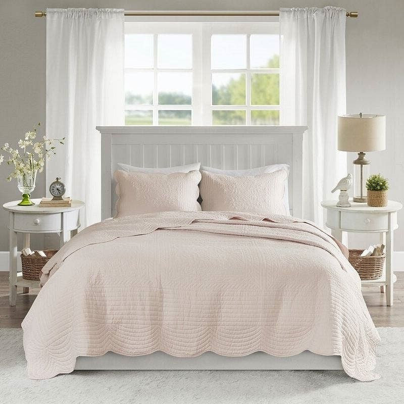 Full/Queen Size 3 Piece Reversible Scalloped Edges Microfiber Quilt Set in Blush-2