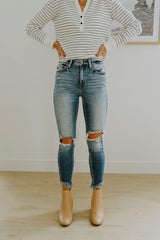 jeans, jeans outfit, ripped jeans, boutiques near me, womens fashion, online boutique, womens clothing, trendy