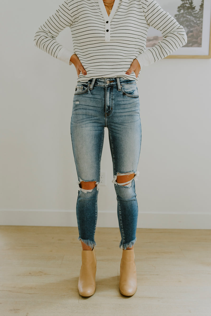 jeans, jeans outfit, ripped jeans, boutiques near me, womens fashion, online boutique, womens clothing, trendy