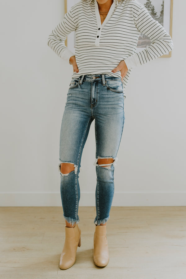 jeans, jeans outfit, ripped jeans, boutiques near me, womens fashion, online boutique, womens clothing, trendy