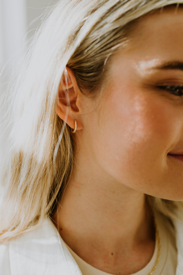 Rey Huggie Hoop Earrings