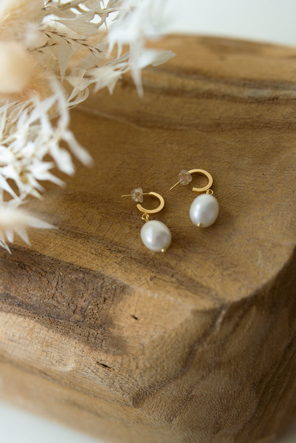 Lola Pearl Earrings