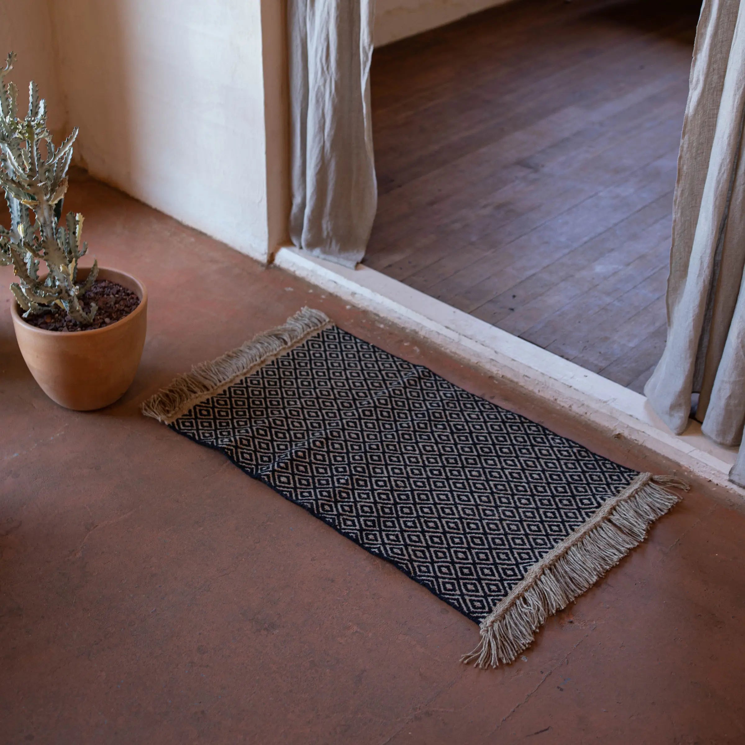 2x3 Hand Woven Junie Rug Black